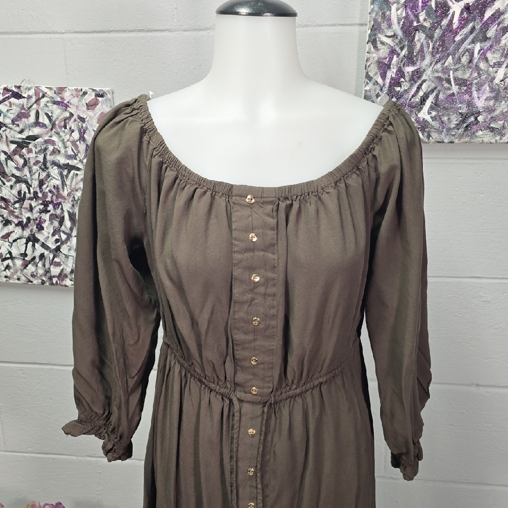 Chic Long Sleeve Button-Front Dress in Olive - Picture 3 of 11